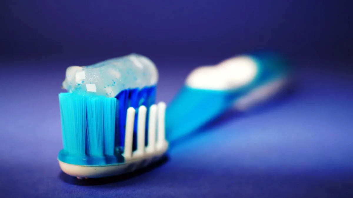 evitar-pastas-dentales-con-fluor